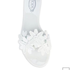 NWT Tods embellished flower slides